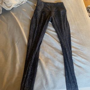 Lulu lemon Size 4 full length leggings. Great condition. Scale type pattern